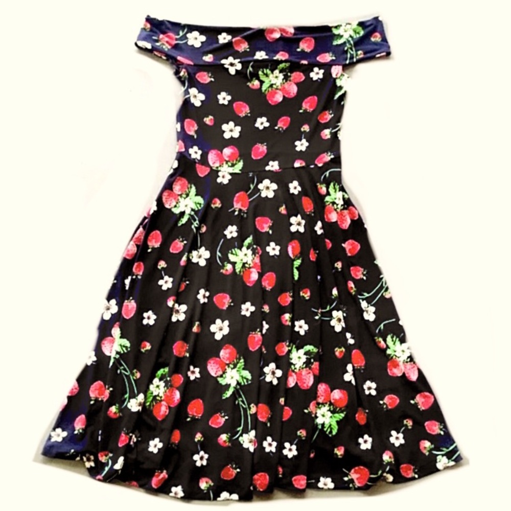SOLD

New York & Co. off shoulder strawberry dress 🍓